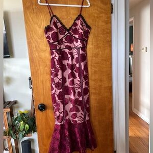 Stunning Lulu’s trumpet midi dress.